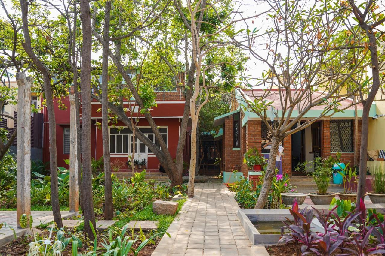 Rahees Bi Roambay - Backpacker Hostel Mysore Extérieur photo