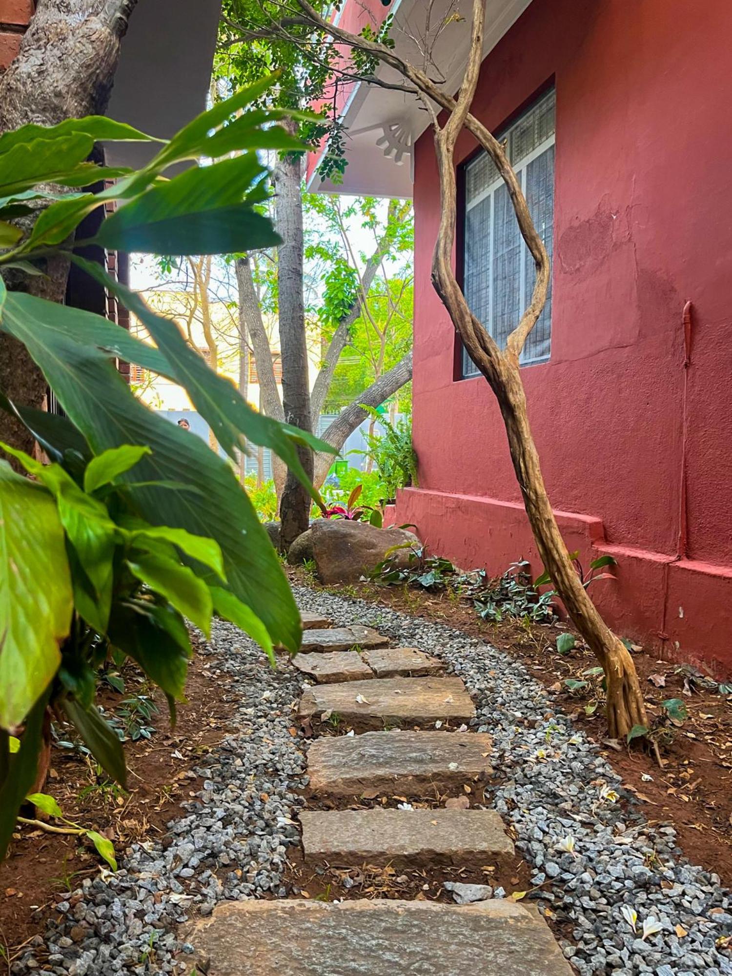 Rahees Bi Roambay - Backpacker Hostel Mysore Extérieur photo